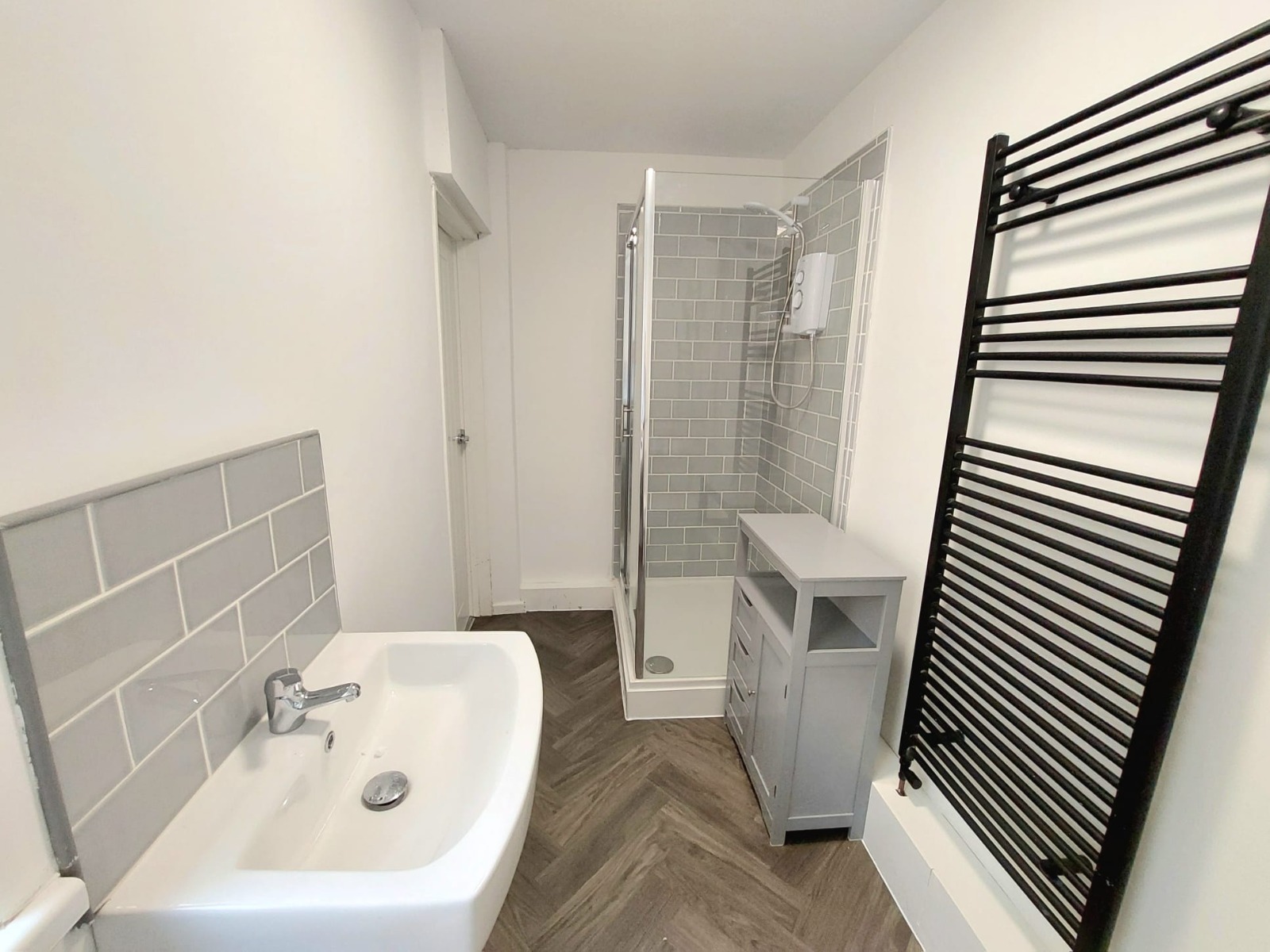 White and grey bathroom with herringbone floor