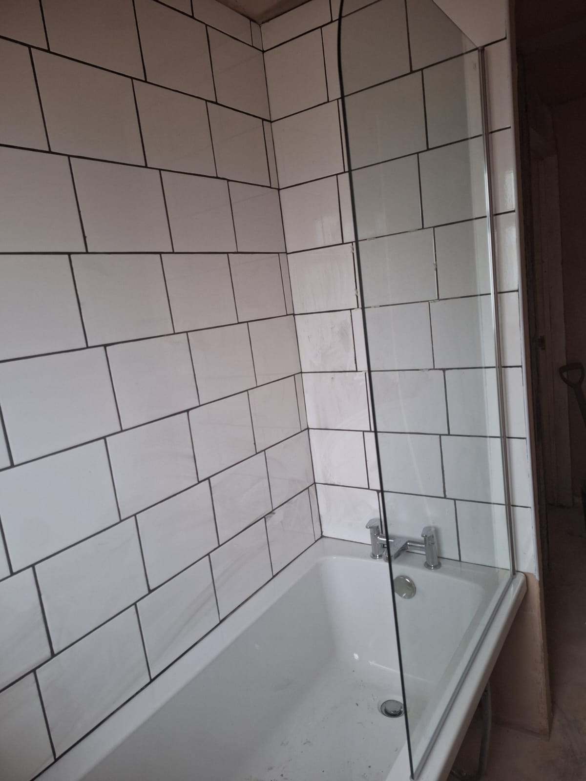 White subway tile bath with glass screen
